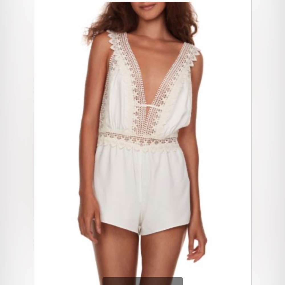 NWT Flora Nikrooz Blythe Lace Romper Size‎ Large